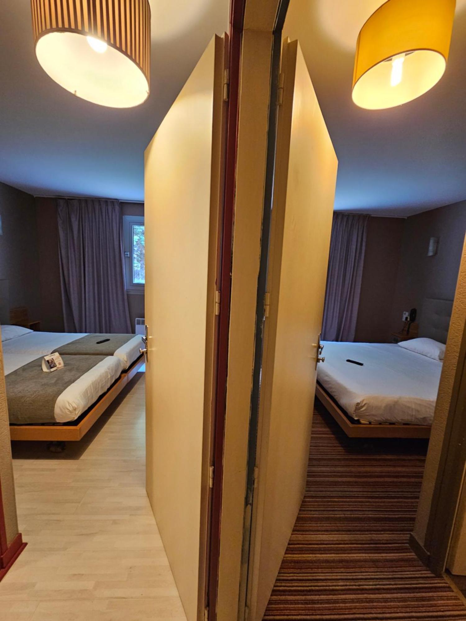 Contact Solana, Mendesfrance Hotel