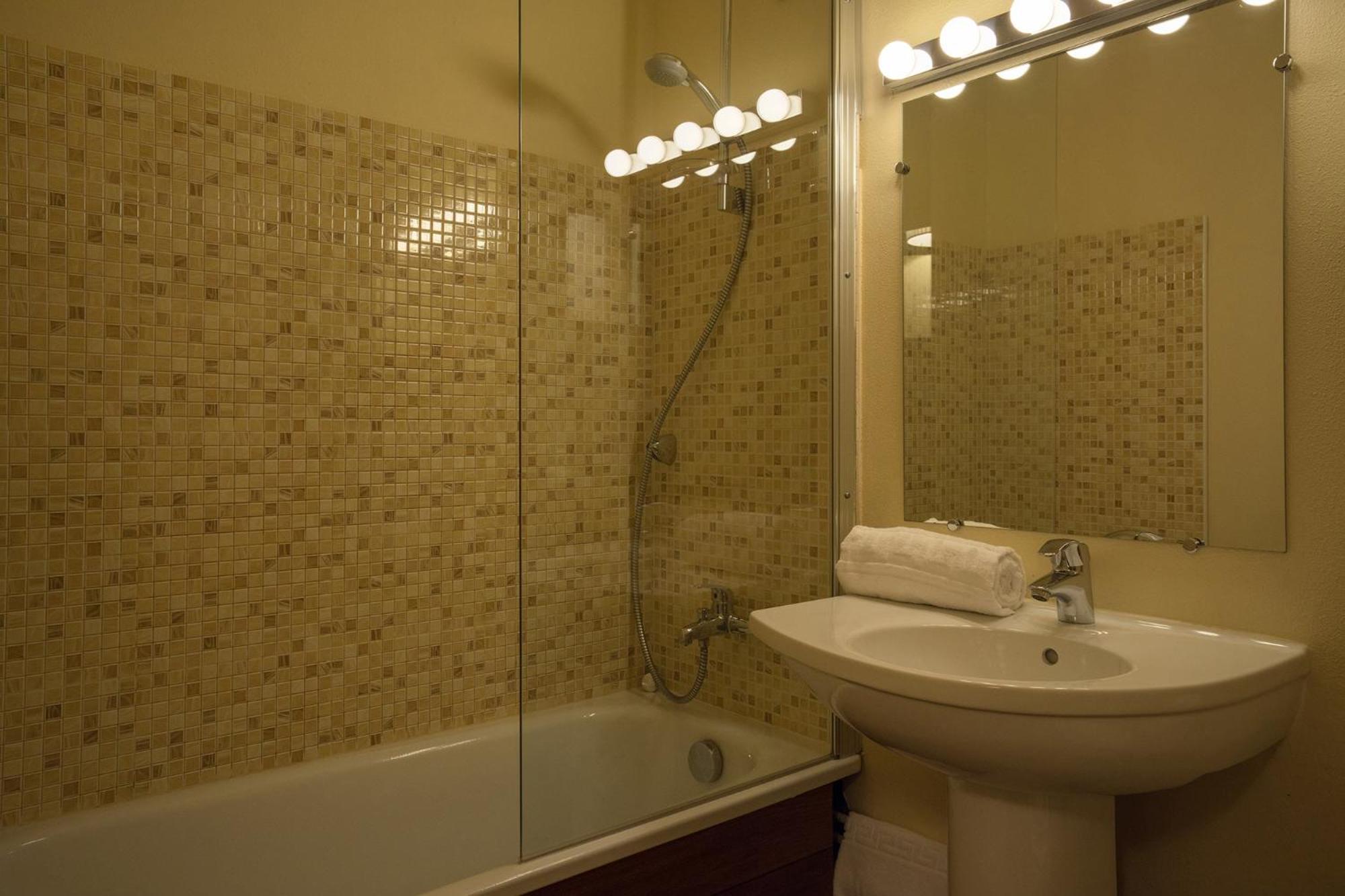 Contact Solana, Mendesfrance Hotel 3*