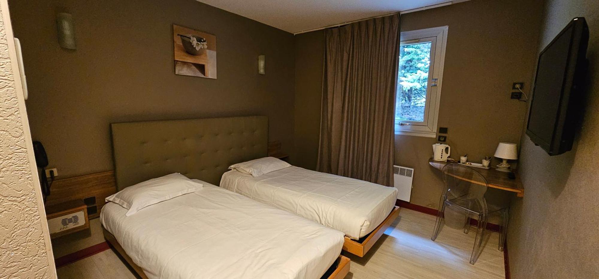 Contact Solana, Mendesfrance Hotel