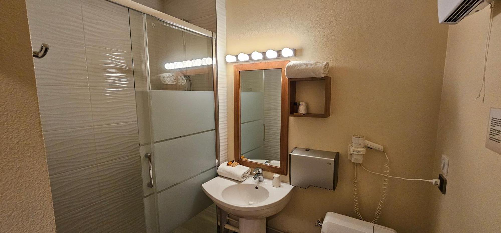 Contact Solana, Mendesfrance Hotel 3*