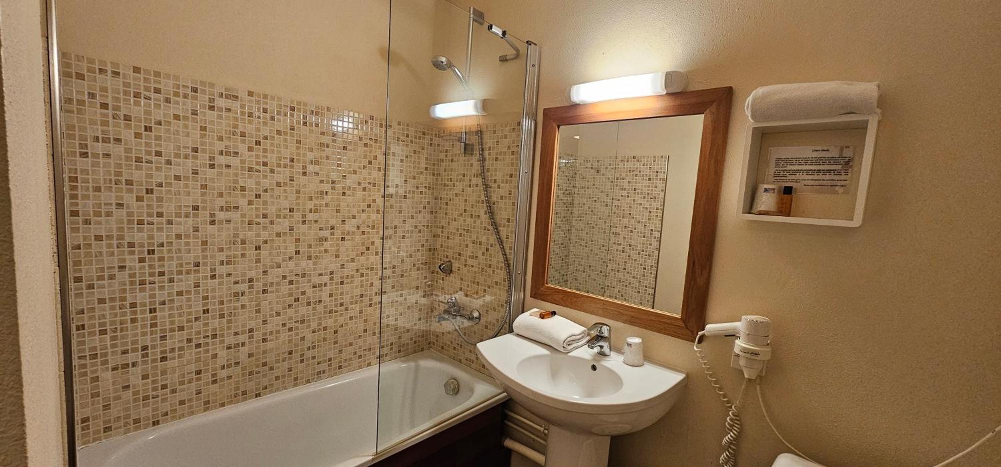 Contact Solana, Mendesfrance Hotel Niort