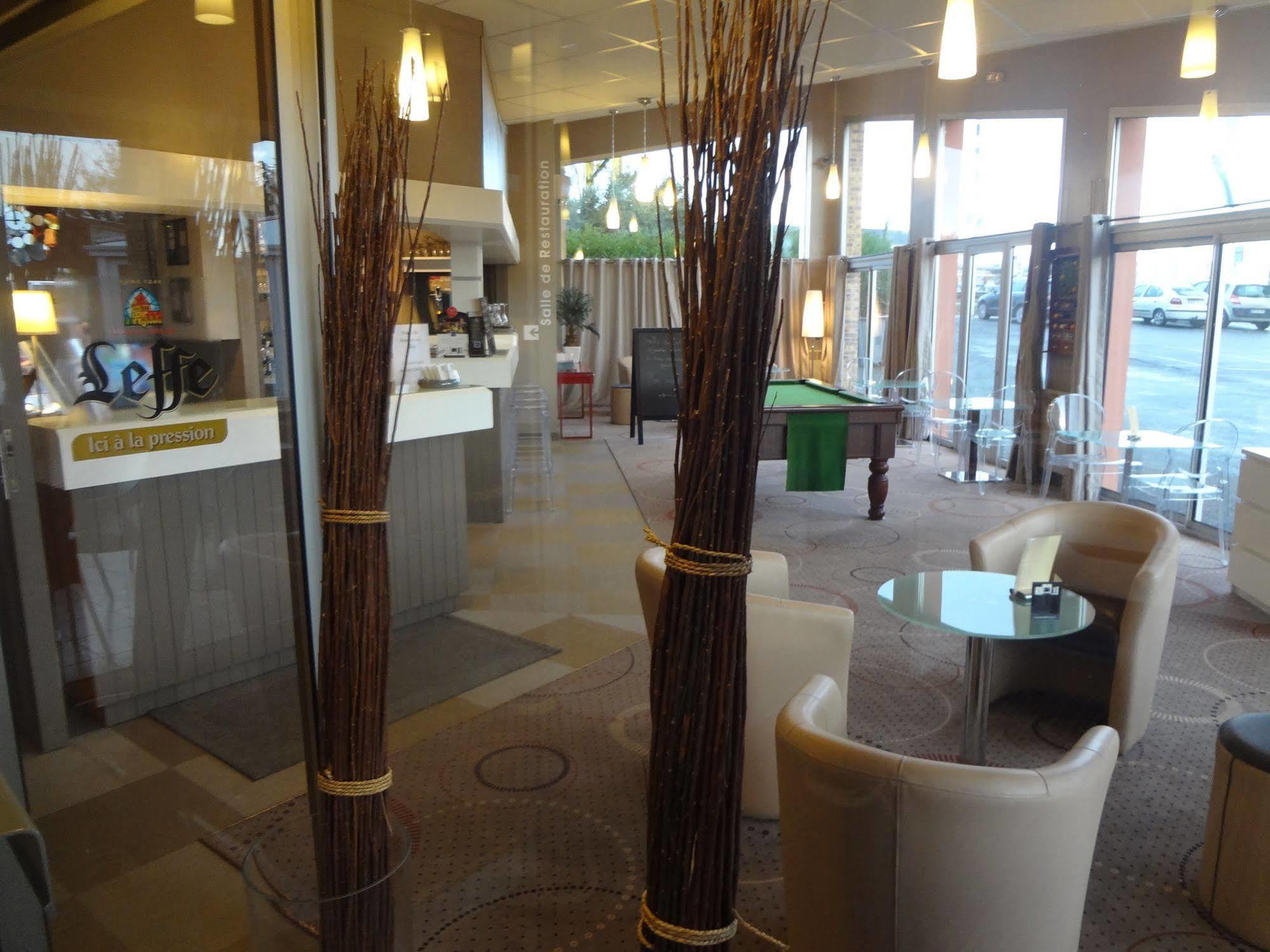 Contact Solana, Mendesfrance Hotel