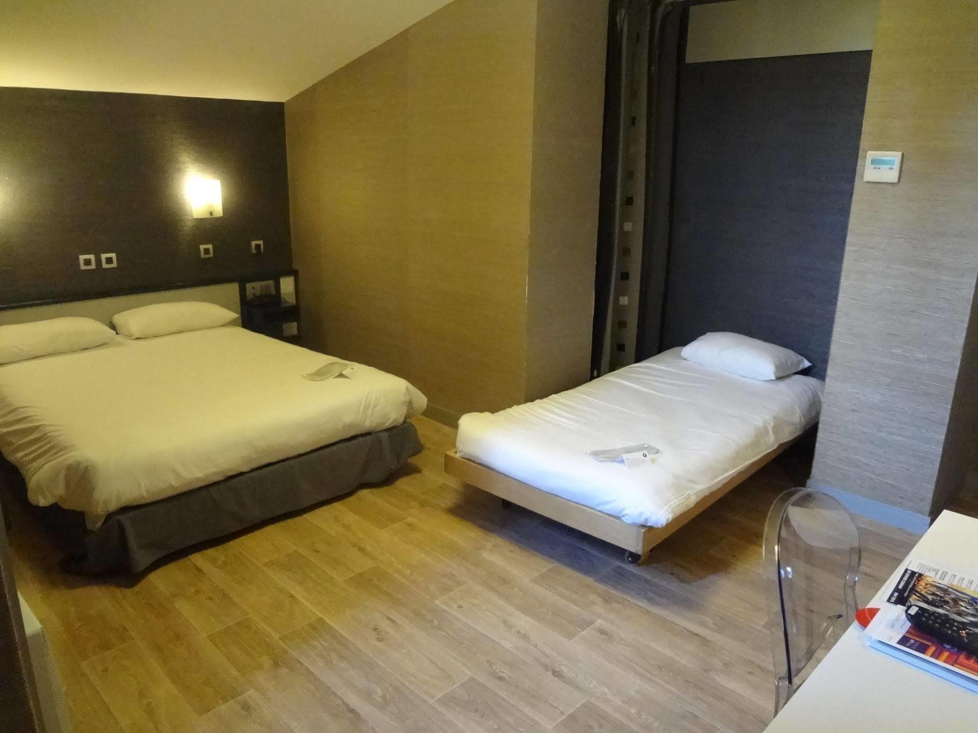 Hotel Contact Solana, Mendesfrance 3*