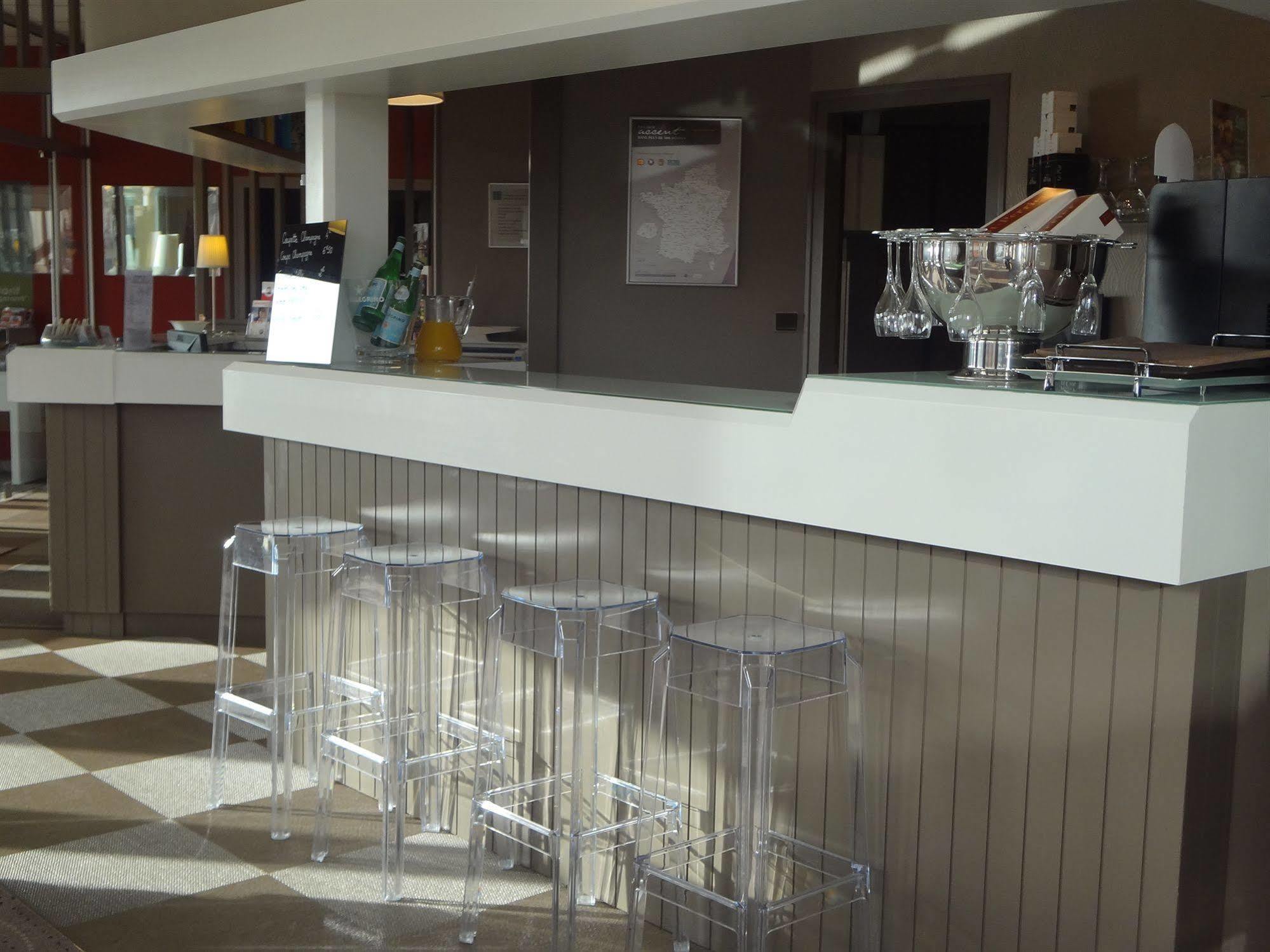 Hotel Contact Solana, Mendesfrance 3*