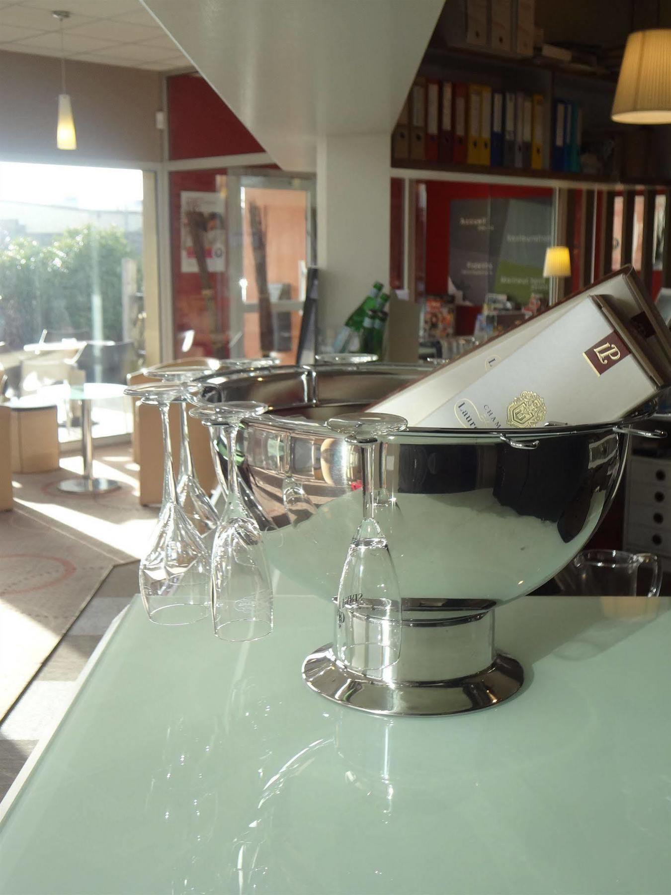 Contact Solana, Mendesfrance Hotel 3*