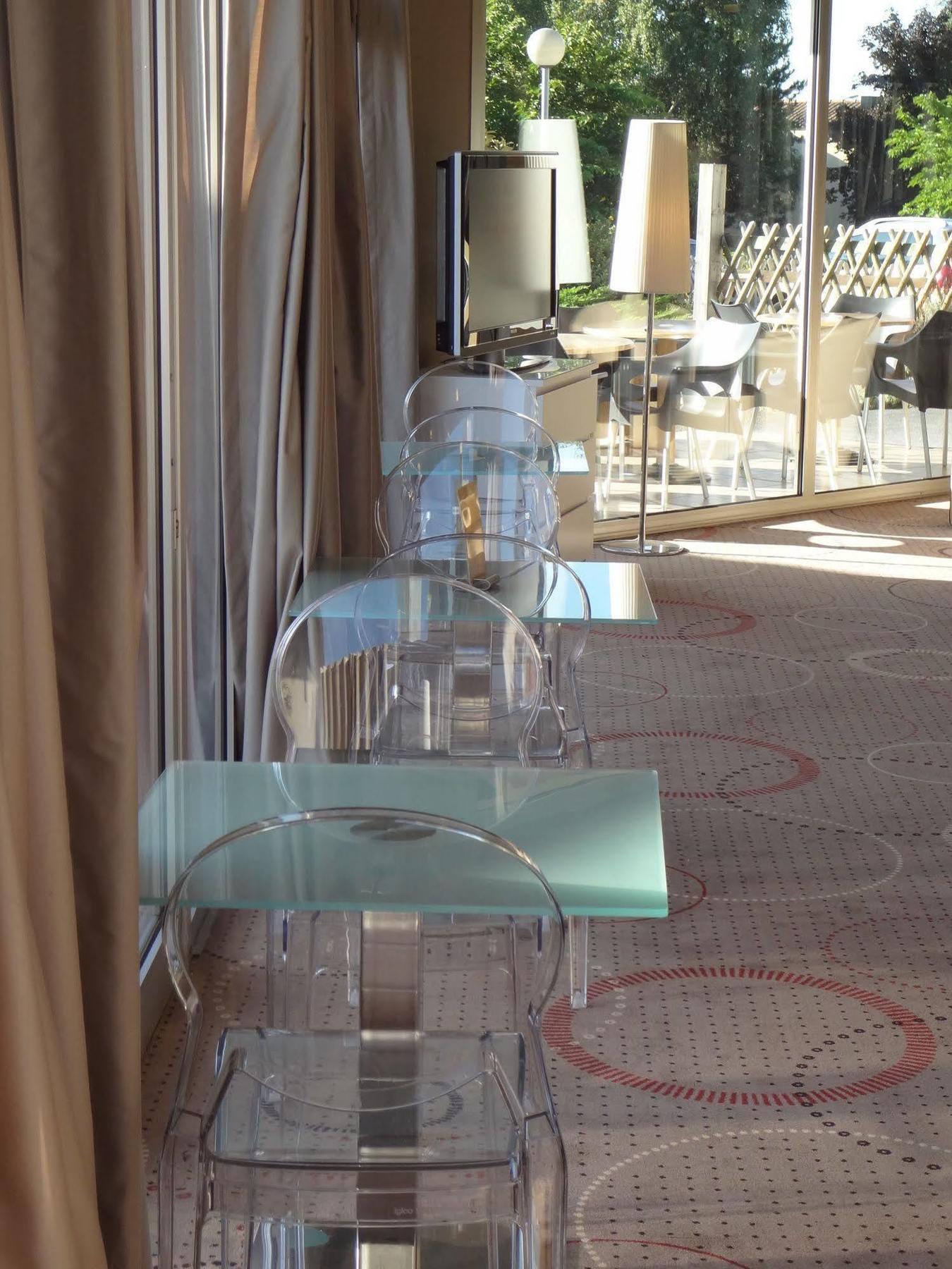 Contact Solana, Mendesfrance Hotel